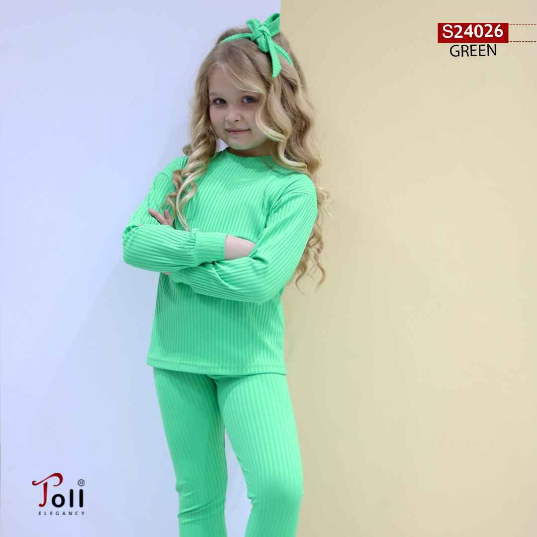 A stylish girls’ ribbed set